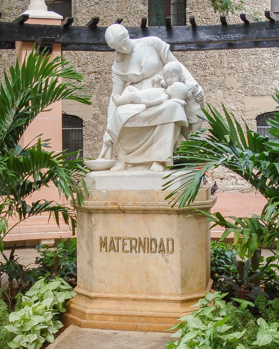 Maternidad - A statue to motherhood