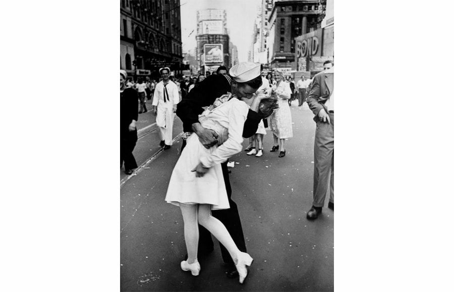 V-J Day In Times Square, Alfred Eisenstaedt, 1945, Memorable Photo