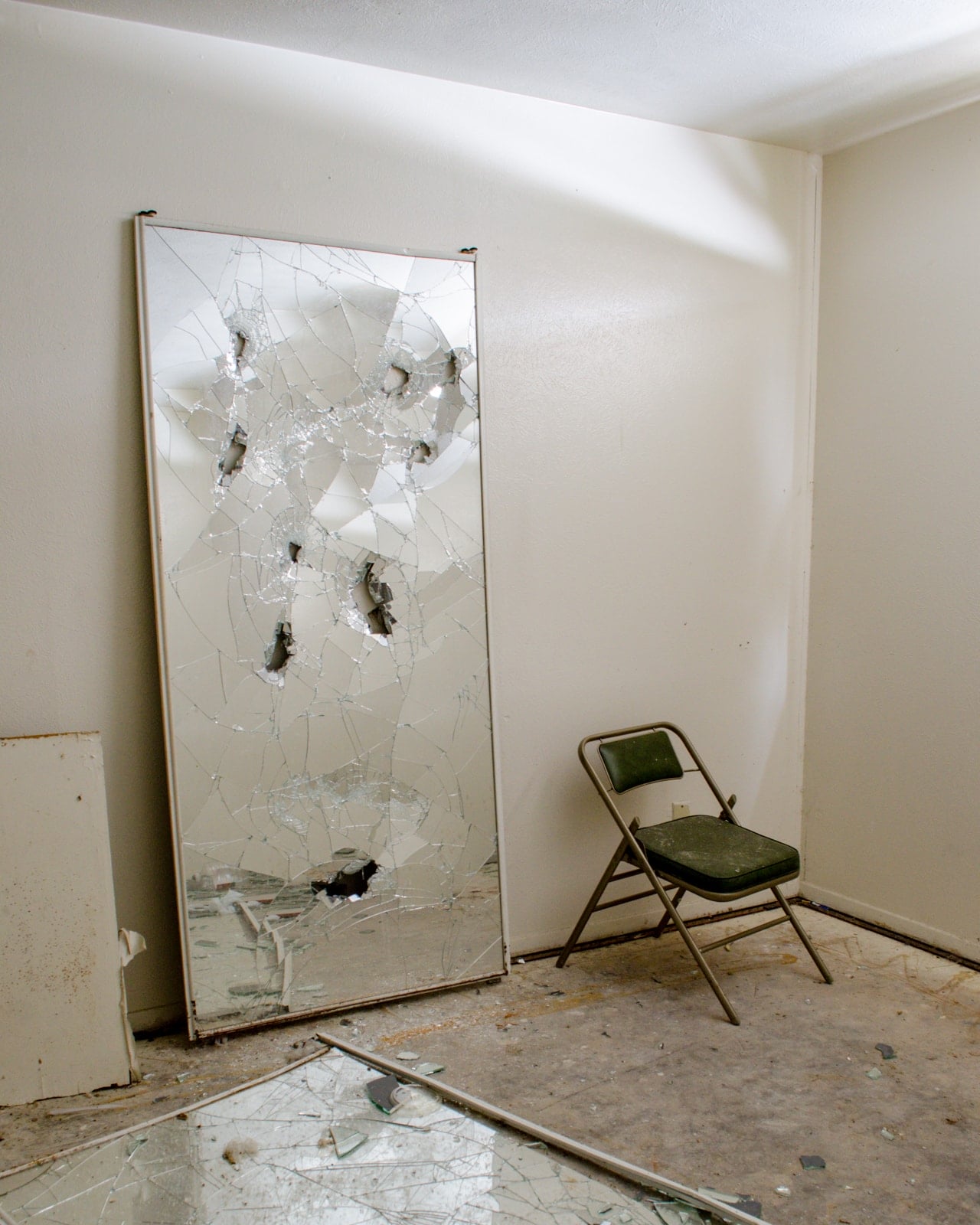 Broken mirrors in an abandoned apartment urbex